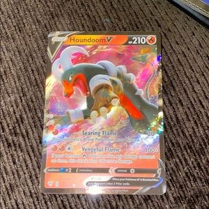 1 holographic Houndoom V Pokémon Card